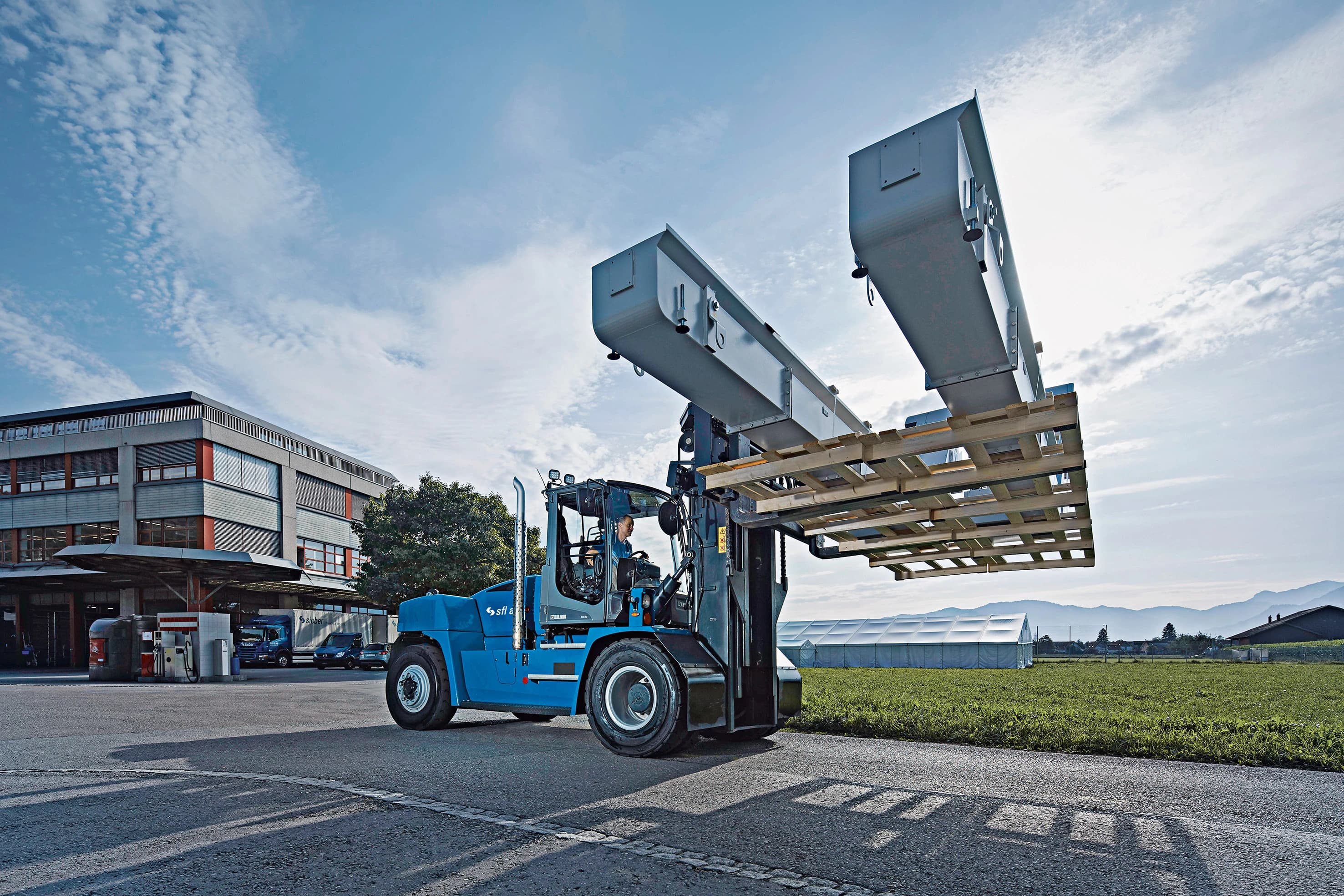 Fahrzeuge und Aufbauten
